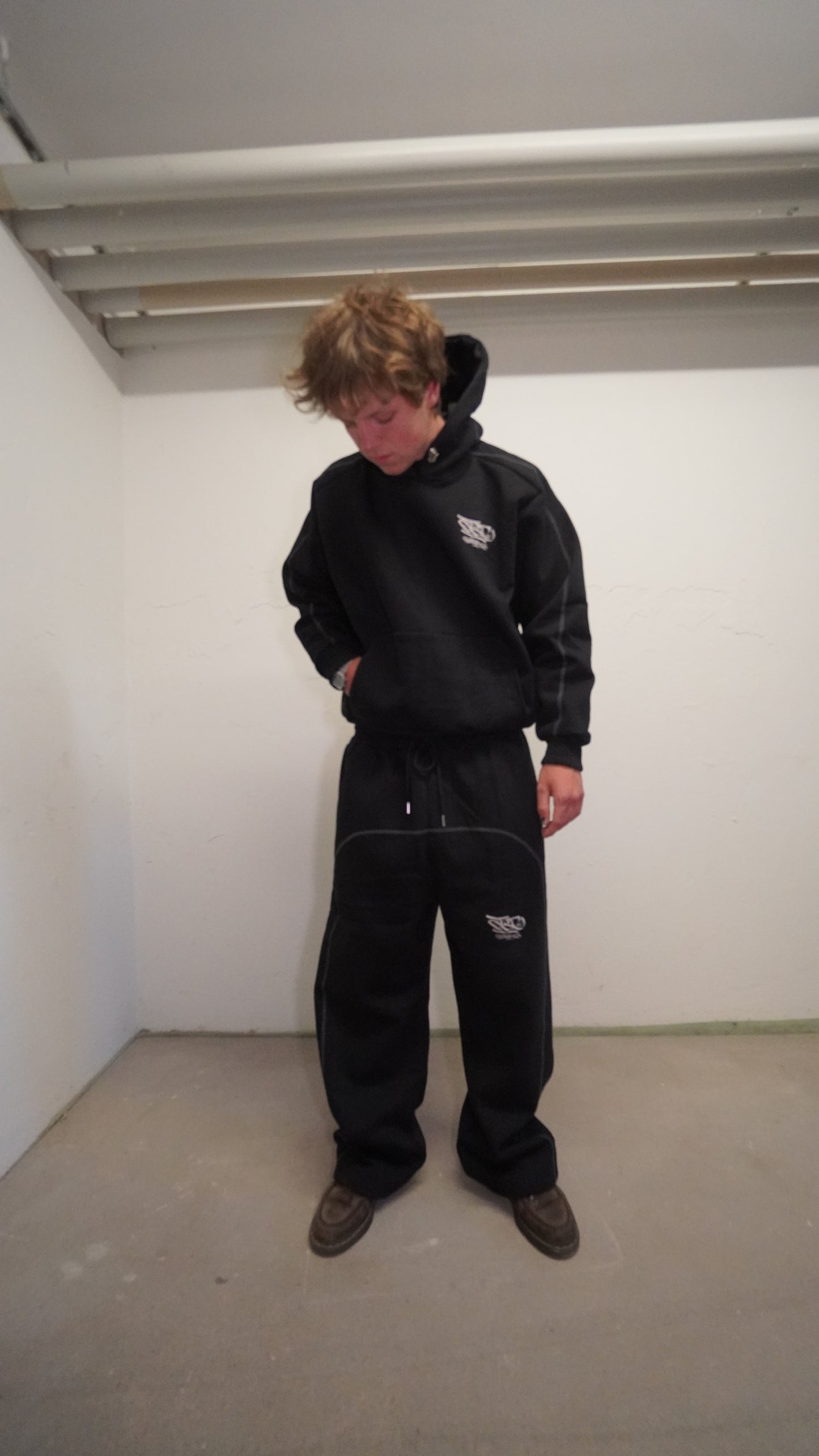 Budget full black tracksuit